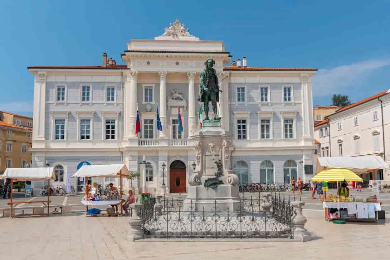 Statue in front of a neoclassical building in Tartini Square, Piran Old Town.
