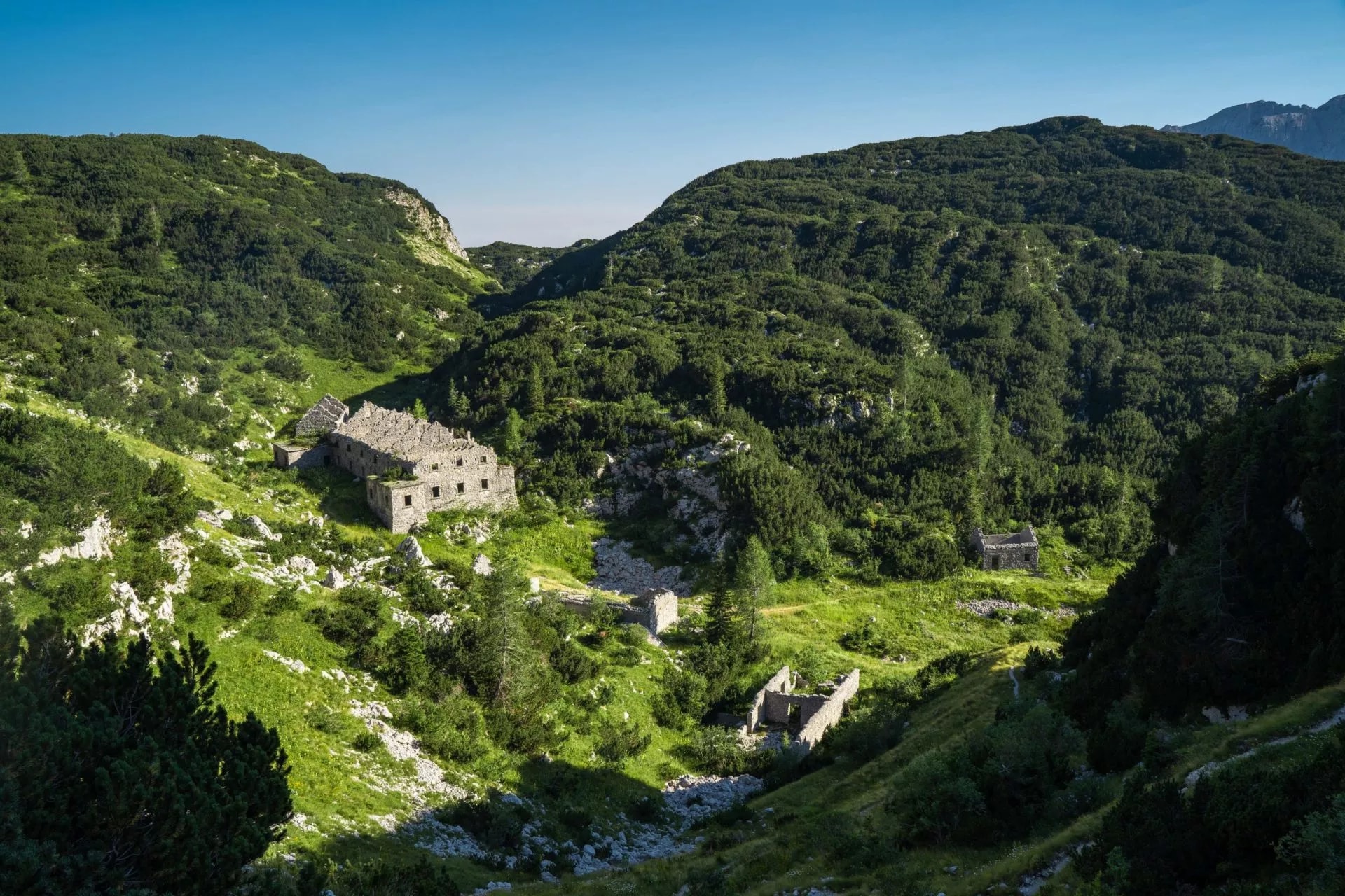 ruins on komna