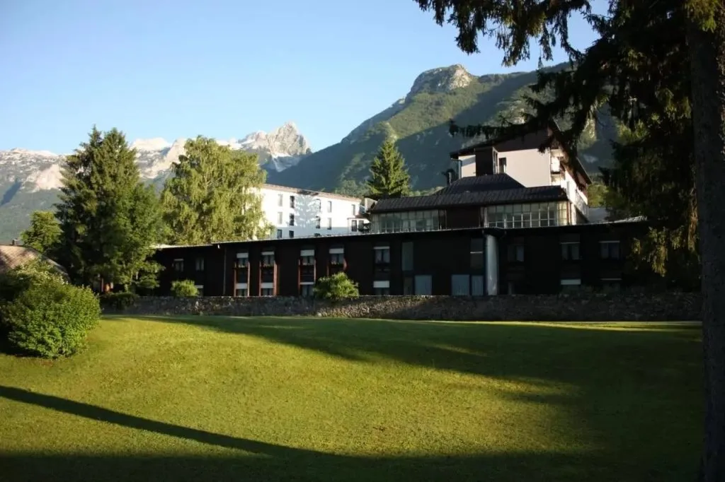 Alp Hotel utenfor