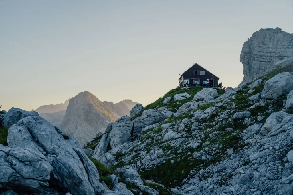 cabaña prehodavci escalada al amanecer