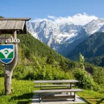 slowenien berg tal weide mit kamnik savinja alpen skaliert