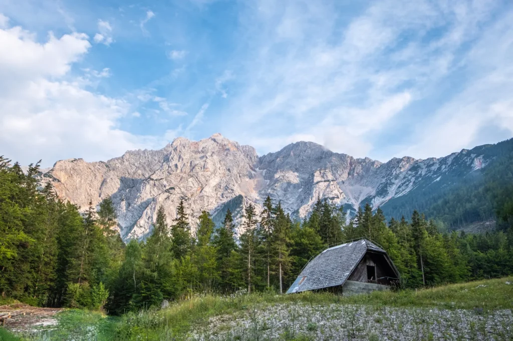 kleines haus hütte in zgornje jezersko mit kamnik savinja alpen skaliert