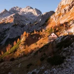 cabaña vodnik con triglav en la parte trasera